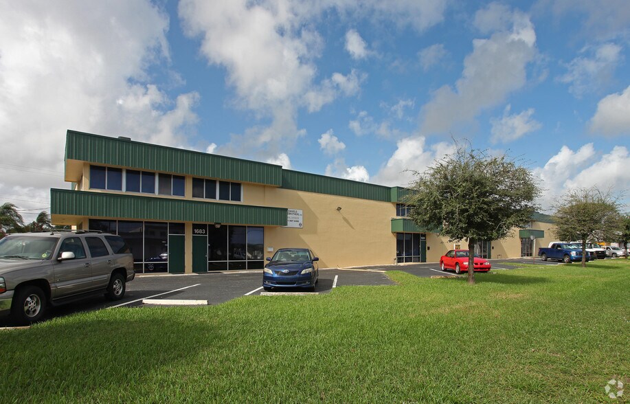 More Photos Of 1683-1711 Latham Rd, West Palm Beach Light Distribution For Lease