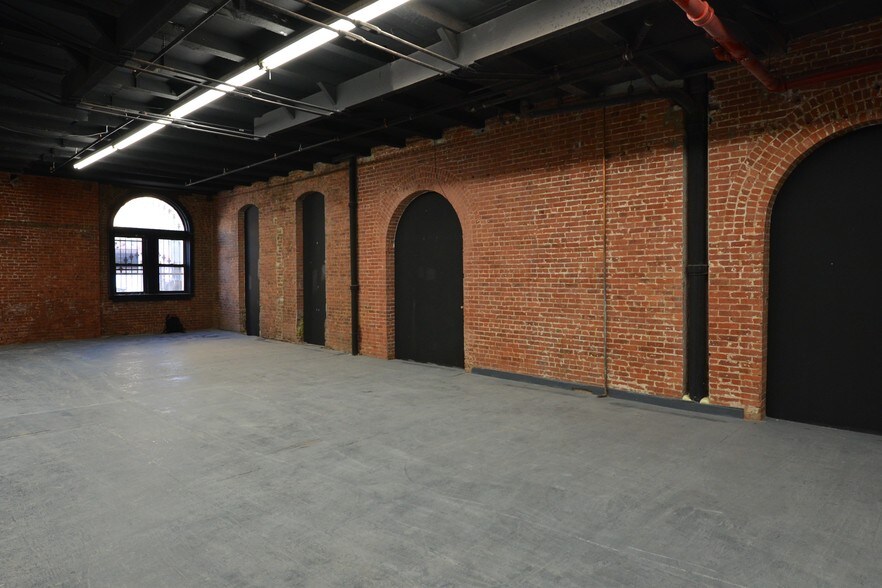 More Photos Of 16 Waverly Ave, Brooklyn Loft Creative Space For Lease