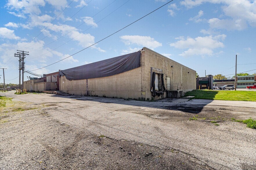 More Photos Of 3232 Central Ave, Lake Station Supermarket For Lease