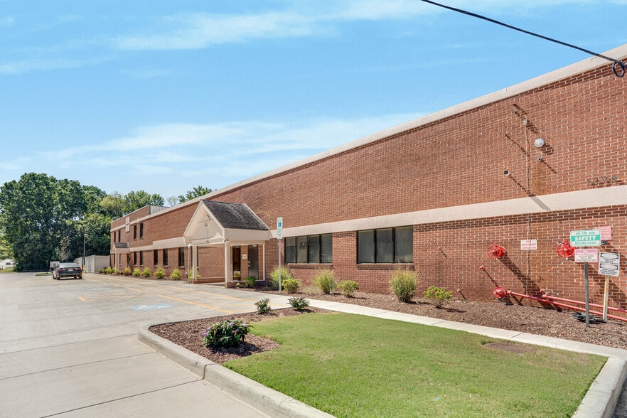 More Photos Of 1379 McDow Dr, Rock Hill Warehouse For Lease