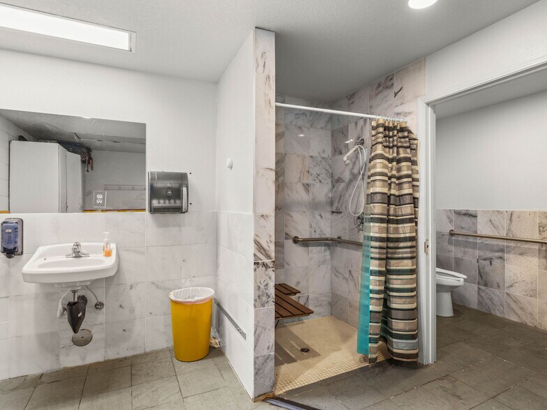 More Photos Of 11702 NE Halsey St, Portland Freestanding For Sale
