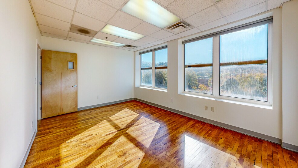 More Photos Of 124 College St, Asheville Office Residential For Sale