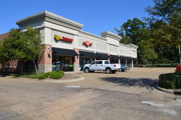 More Photos Of 1290 E County Line Rd, Ridgeland Storefront For Lease