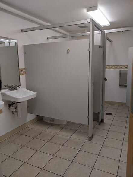 More Photos Of 4805-4825 Salem Ave, Dayton Unknown For Lease