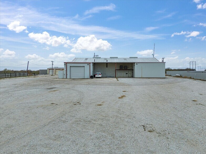 More Photos Of 707 S Wickham St, Alvord Truck Terminal For Lease