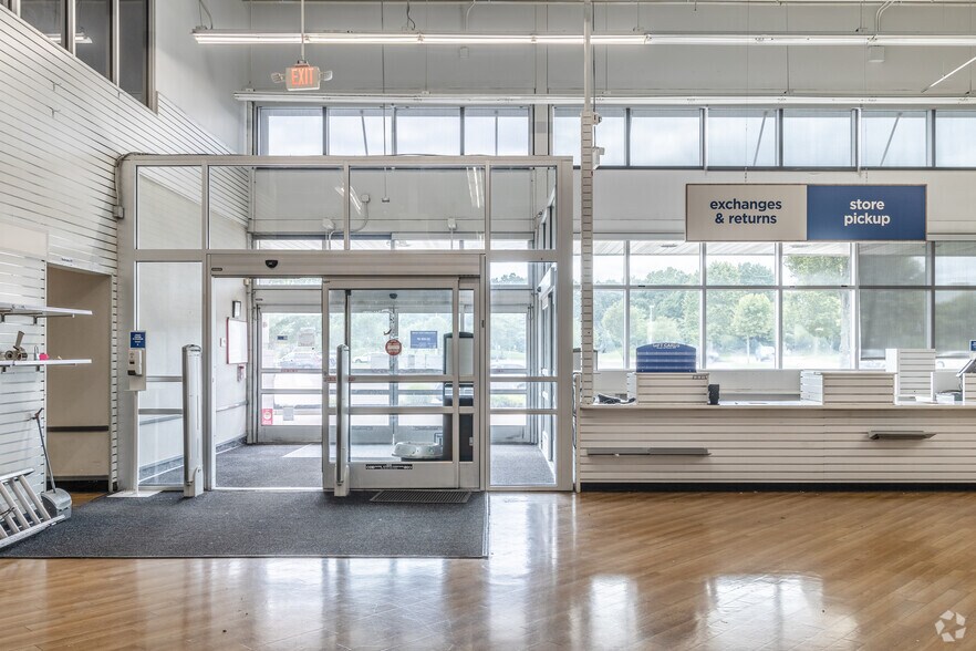 More Photos Of 1300-1500 S Washington St, North Attleboro Unknown For Lease