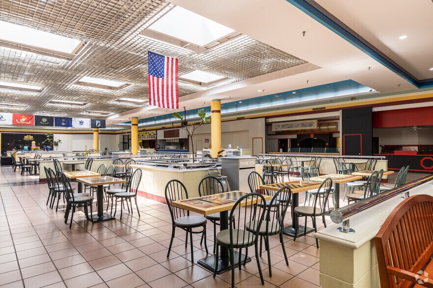 More Photos Of 987-999 E Ash St, Piqua Unknown For Lease