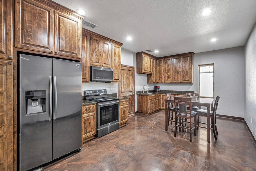 More Photos Of 716 US 385, Seminole Manufacturing For Sale
