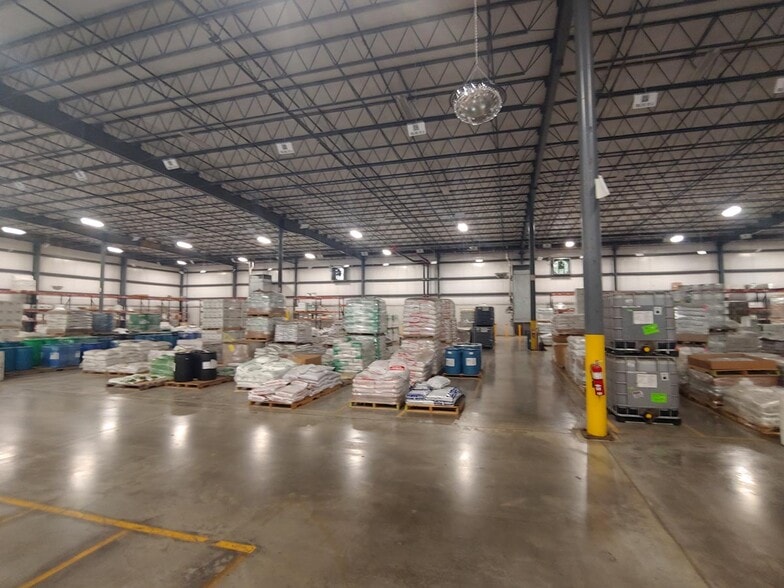 More Photos Of 365 Emig Rd, York Warehouse For Lease