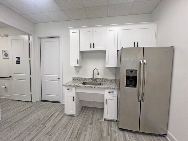 More Photos Of 26077 Nelson Way, Katy Light Distribution For Lease