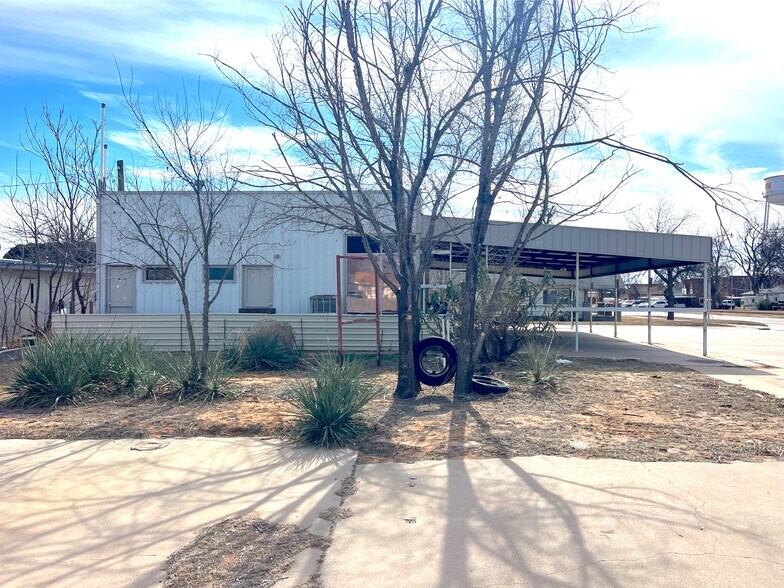 More Photos Of 230 N Louis Tittle Ave, Mangum General Retail For Sale