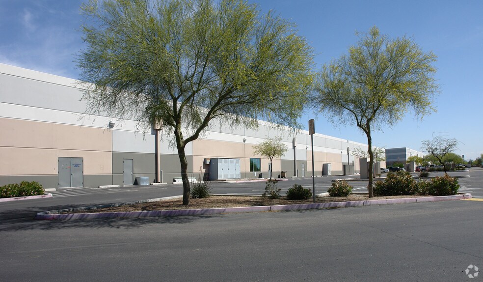 More Photos Of 2501 W Grandview Rd, Phoenix Light Manufacturing For Lease