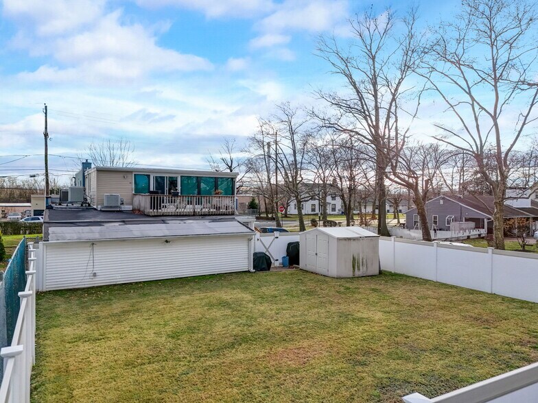 More Photos Of 329 Otter St, Bristol Flex For Lease