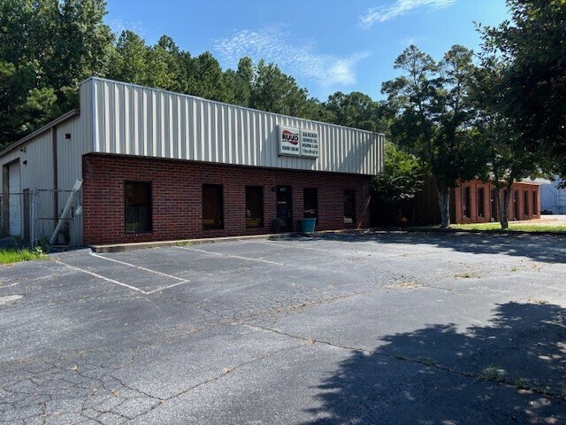 More Photos Of 1512 Commercial Ct, Jonesboro Warehouse For Sale