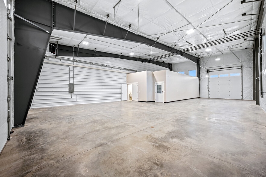 More Photos Of 5210 Seltice Way, Post Falls Industrial For Lease