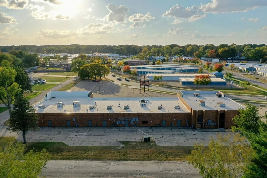 More Photos Of 38116-38160 S Gratiot Ave, Clinton Township Freestanding For Sale