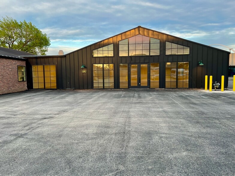 More Photos Of 2330 Langford St, Dallas Storefront For Sale