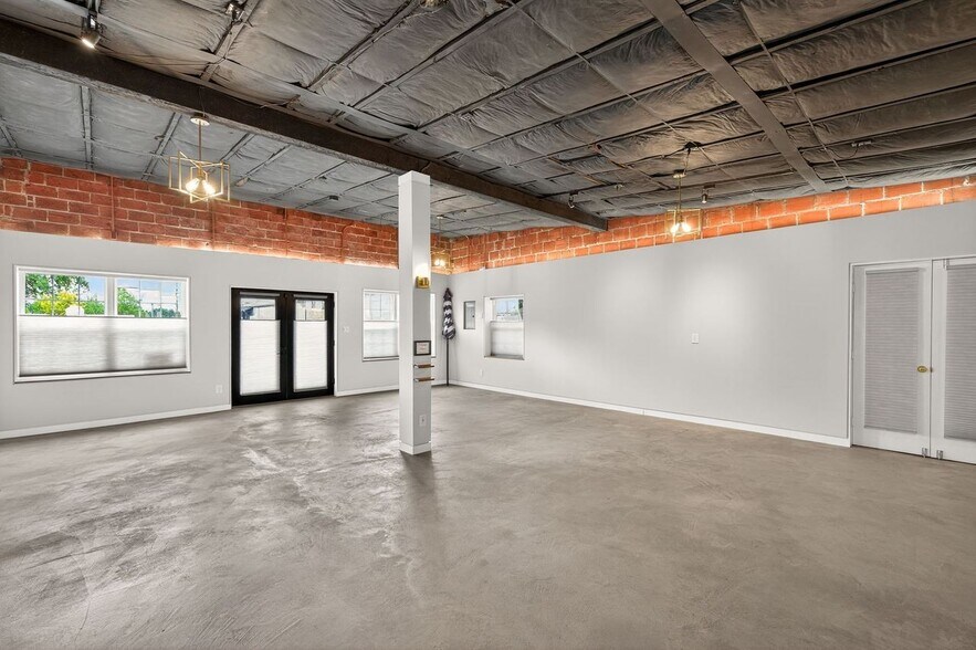 More Photos Of 258 N Kutch St, Carlton Storefront For Lease