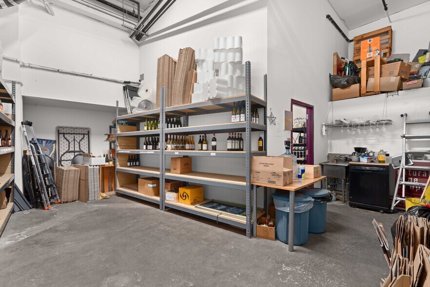 More Photos Of 211 N 11th St, Brooklyn Storefront Retail Office For Lease