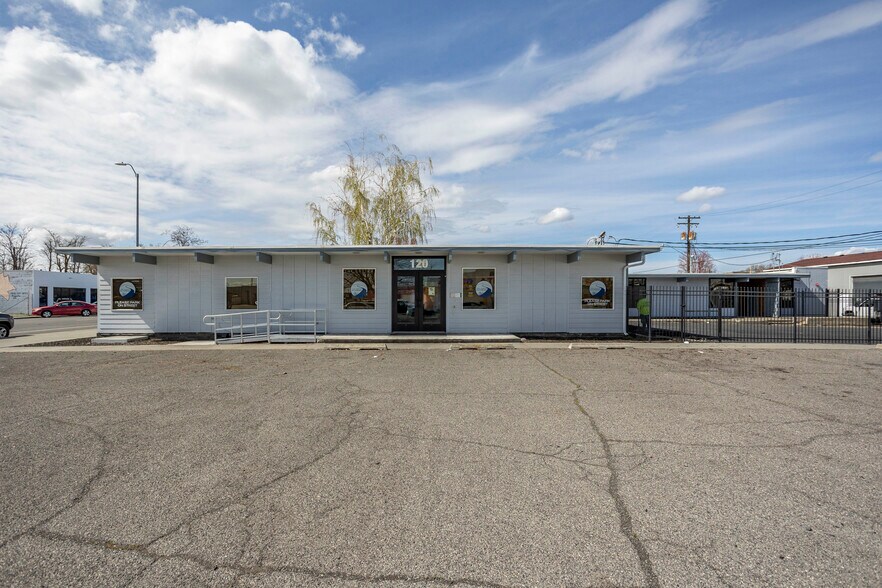 More Photos Of 611 W Columbia St, Pasco Office For Sale