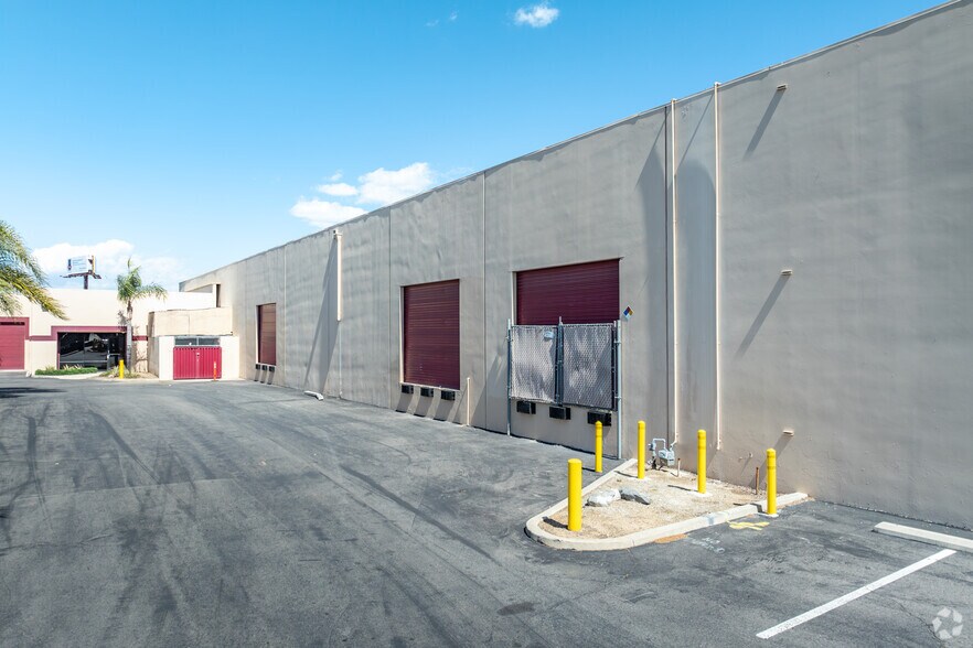 More Photos Of 18630 Collier Ave, Lake Elsinore Unknown For Lease