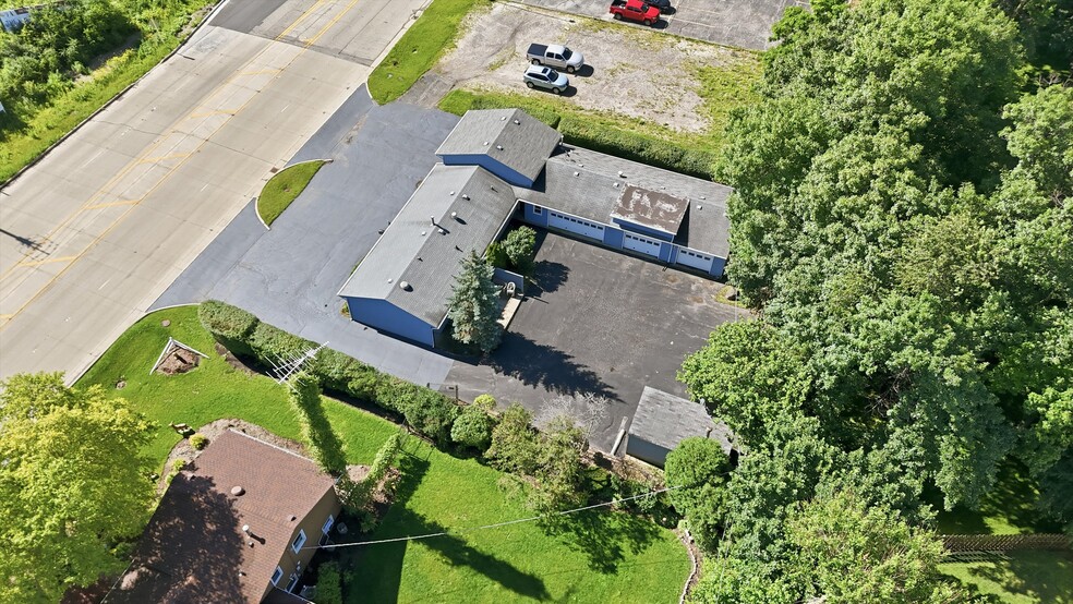 More Photos Of 34112 N Barron Blvd, Grayslake Flex For Sale