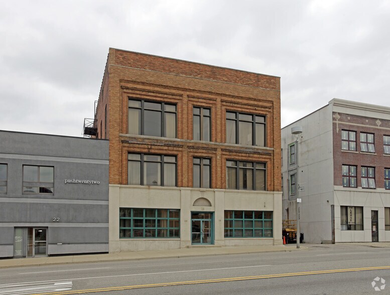 More Photos Of 16-20 W Huron St, Pontiac Office For Lease
