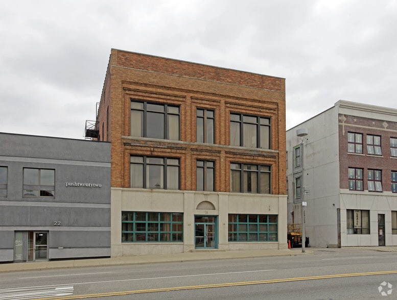 More Photos Of 16-20 W Huron St, Pontiac Office For Lease