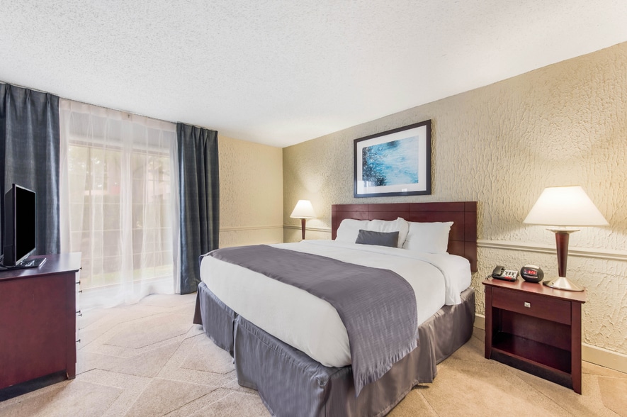 More Photos Of 11349 Reed Hartman Hwy, Cincinnati Hotel For Sale