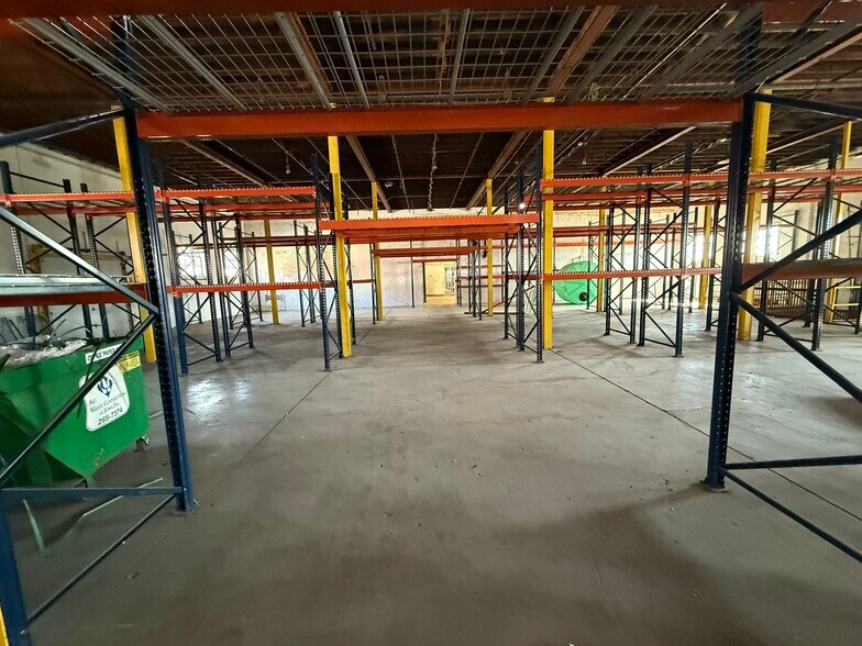 More Photos Of 1100 Cherry St, Des Moines Warehouse For Lease