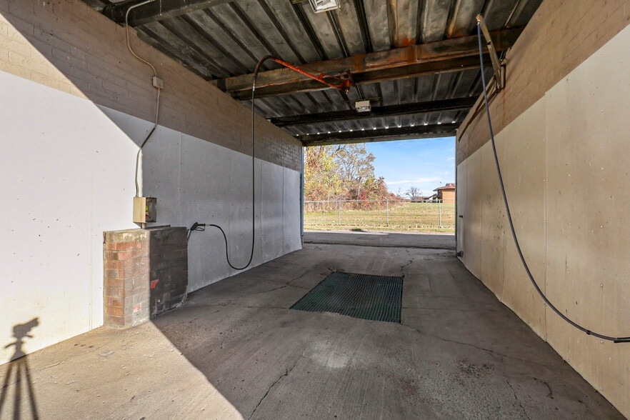 More Photos Of 3422 Flushing Rd, Flint Auto Repair For Sale