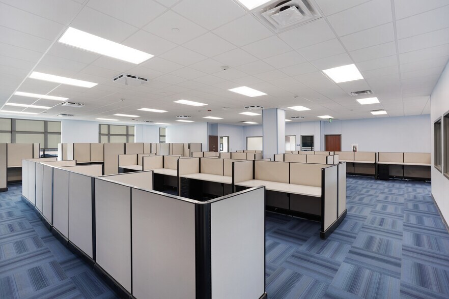 More Photos Of 4200 Mapleshade Ln, Plano Office For Sale