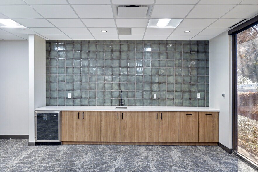 More Photos Of 8200 N Mopac Expy, Austin Unknown For Lease