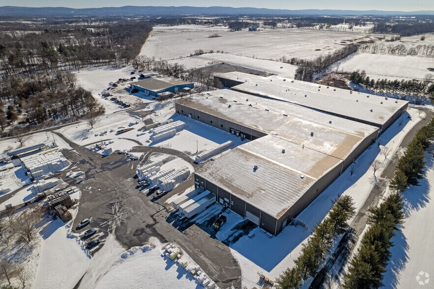 More Photos Of 426 Industrial Blvd, Kearneysville Manufacturing For Lease