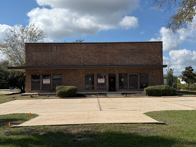 More Photos Of 21755 N I-45, Spring Showroom For Sale