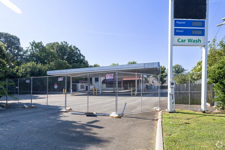 Primary Photo Of 3800 Central Ave, Charlotte Service Station For Lease