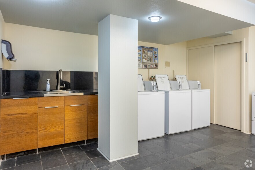 More Photos Of 2020 SW Salmon St, Portland Apartments For Sale