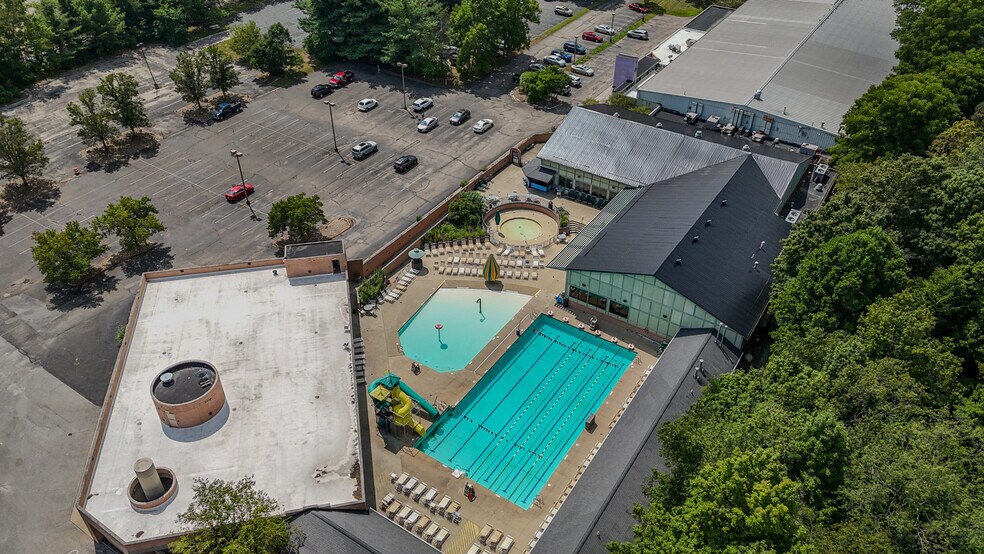 More Photos Of 5133 Darrow Rd, Hudson Health Club For Sale