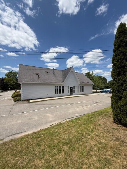 More Photos Of 947 Massachusetts Ave, Lunenburg Bank For Lease