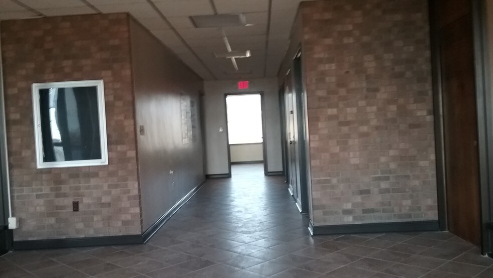 More Photos Of 600 Clifty St, Somerset Office For Lease