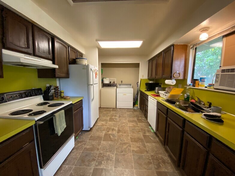 More Photos Of 1604 King St, Shelton Apartments For Sale