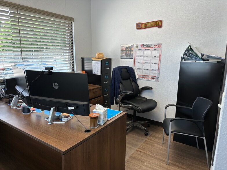 More Photos Of 1705 N Main St, Cleburne Auto Dealership For Sale