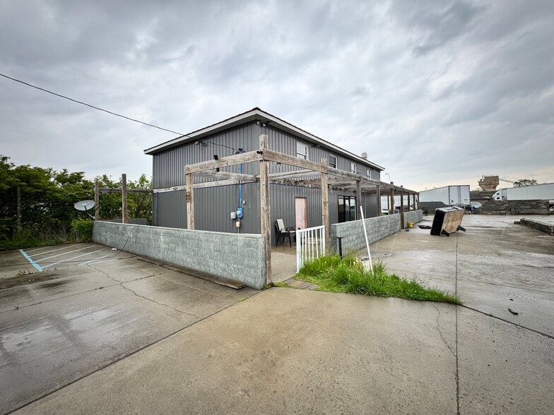 More Photos Of 5252 E 24th St, Indianapolis Warehouse For Sale