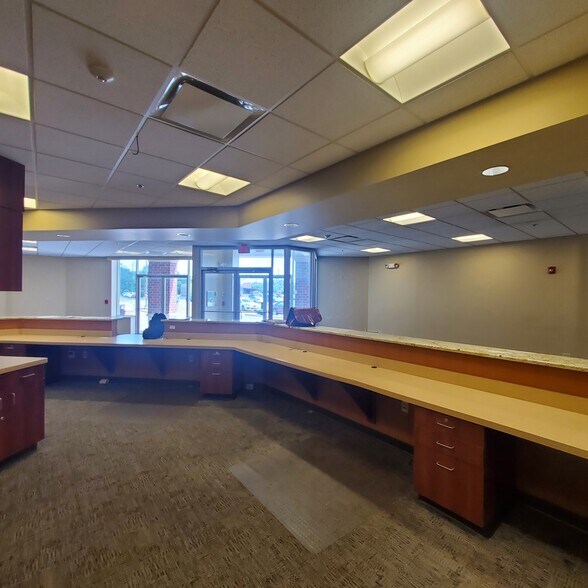 More Photos Of 1710-1784 W Golf Rd, Mount Prospect Restaurant For Lease