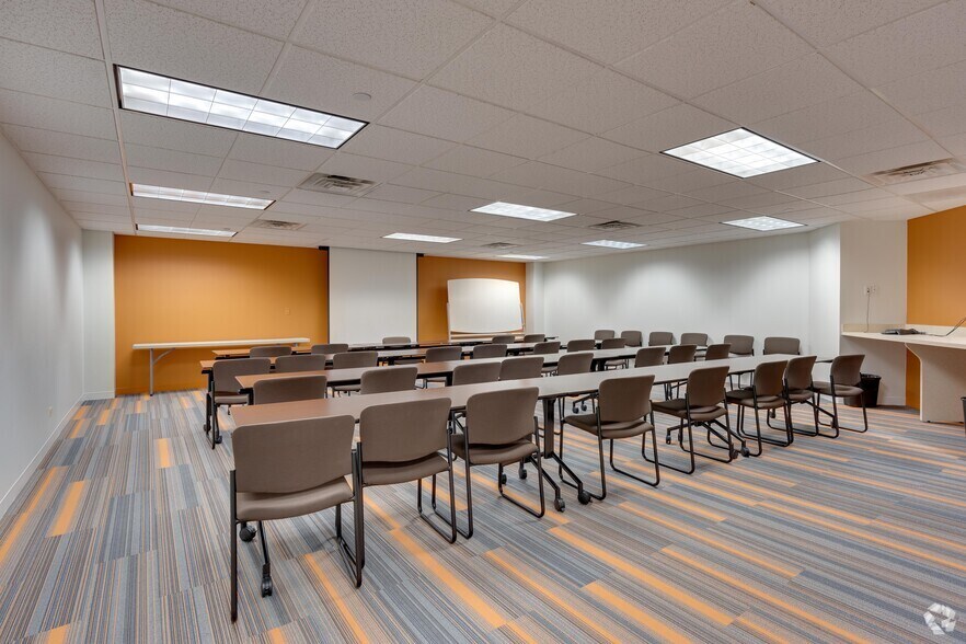 More Photos Of 750 Warrenville Rd, Lisle Office For Lease