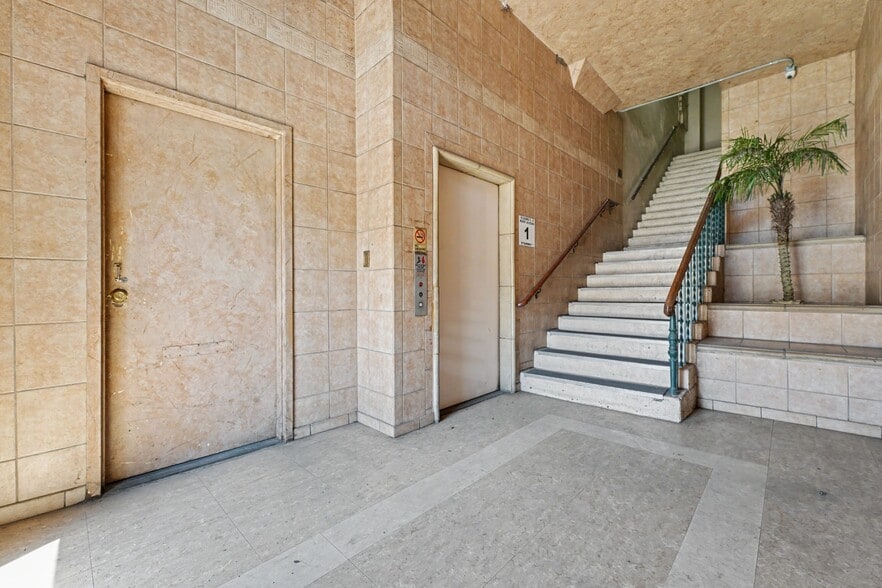 More Photos Of 421 E 6th St, Los Angeles Warehouse For Sale