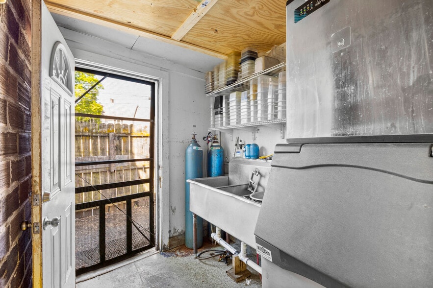More Photos Of 367 Delaware Ave, Delmar Bar For Sale
