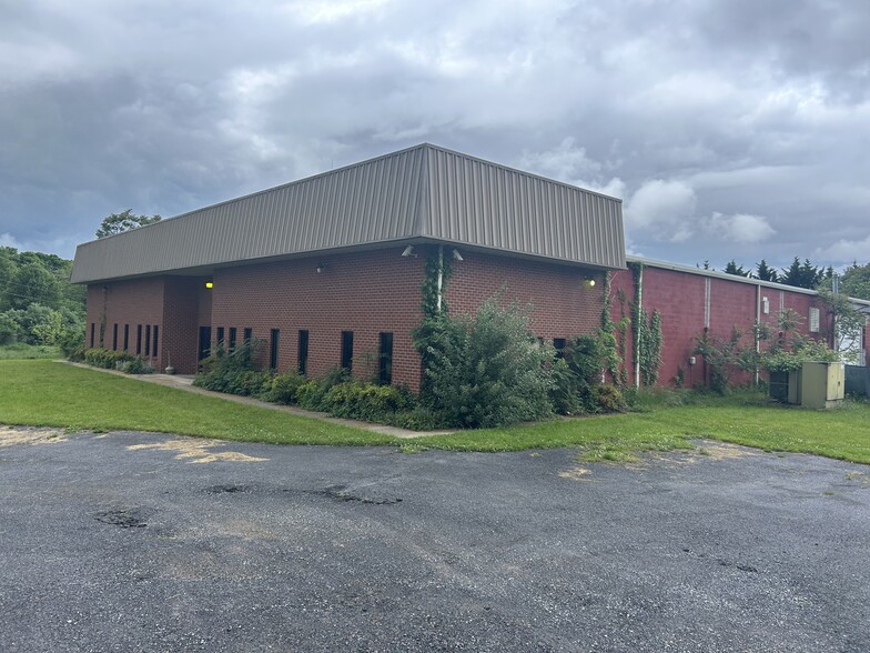 Primary Photo Of 261 Industrial Blvd, Kearneysville Warehouse For Sale