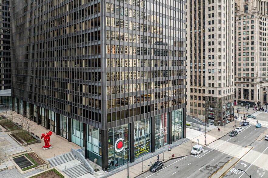 More Photos Of 111 E Wacker Dr, Chicago Office For Lease