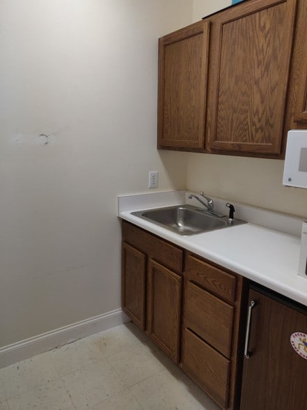 More Photos Of 106 Colony Park Dr, Cumming Office Residential For Lease